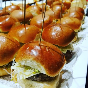 mini cheesburger sliders on brioche buns
